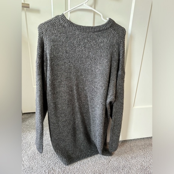 Large gray sweater - Picture 3 of 3